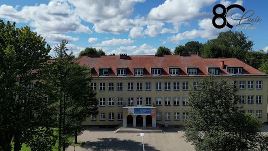 80 lat „Ekonomika” w Słupsku 🎓🎉 – wspomnienia i plany na przyszłość 🚪✨
