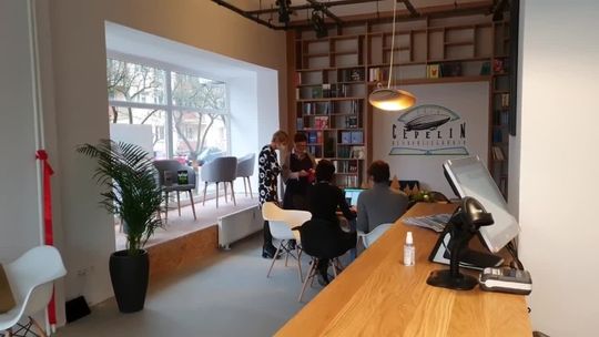 Cepelin z książkami