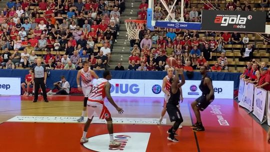 Czarni lepsi u siebie