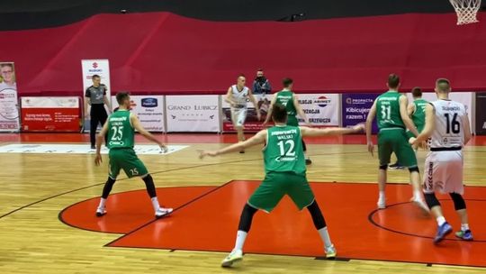 Czarni wygrali u siebie