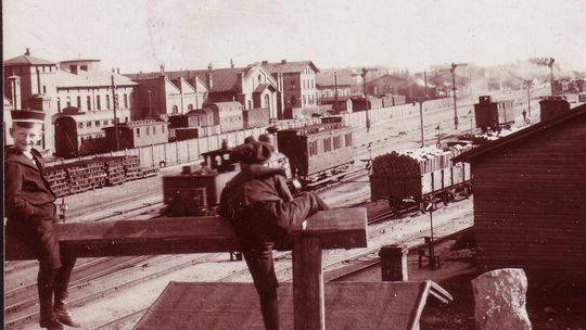 Dawne stacje, warsztaty i szynobusy 🚉 Niezwykła historia kolei w Słupsku | CZ.2