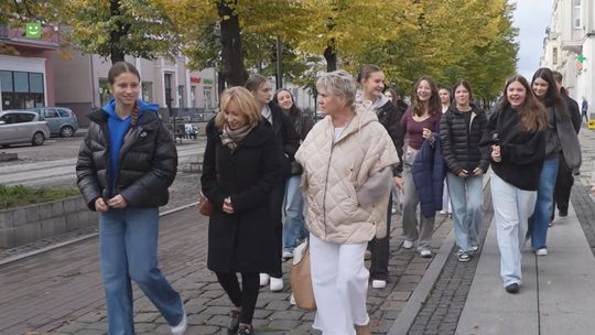 Dzień Edukacji Narodowej w wersji 8B – telewizja, sonda uliczna i klimatyczny Pegaz!