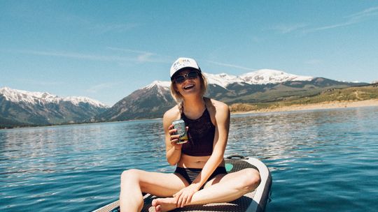 Gdzie wybrać się na wycieczkę na desce SUP? Poradnik dla turystów