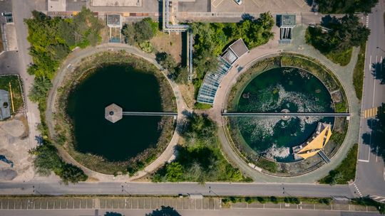 Jak dobrać odpowiedni zbiornik na wodę? Przegląd oczyszczalni biologicznych i eko oczyszczalni