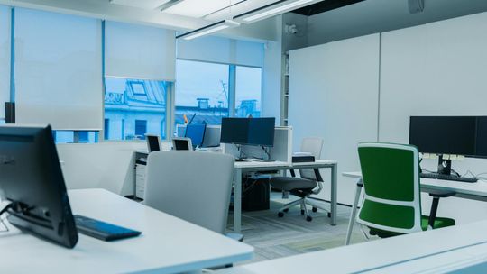 Jak dobrać odświeżacz powietrza do łazienek i biur?