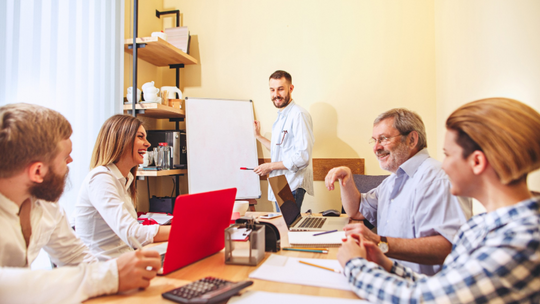 Jak szkolenie z pracy zespołowej poprawia efektywność firmy?