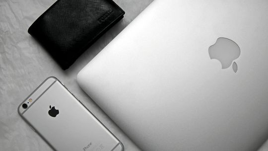 Jak wybrać portfele skórzane – kompleksowy poradnik