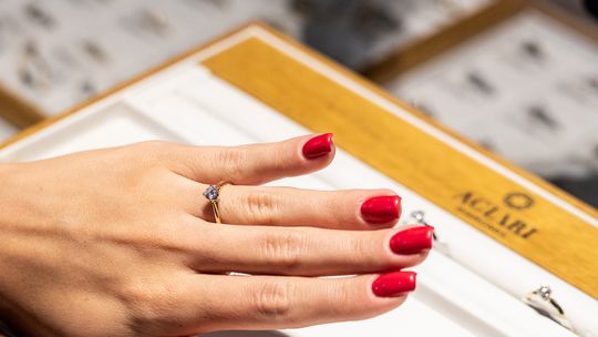 Jaki pierścionek na zaręczyny od Aclari Diamonds?