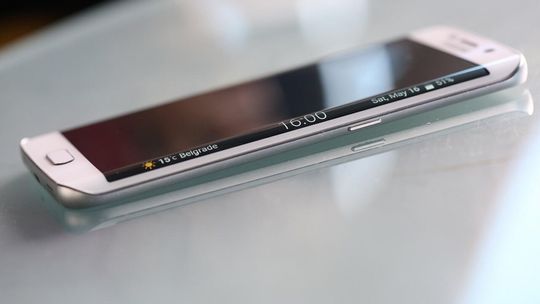 Jakie funkcje powinien posiadać telefon biznesowy?