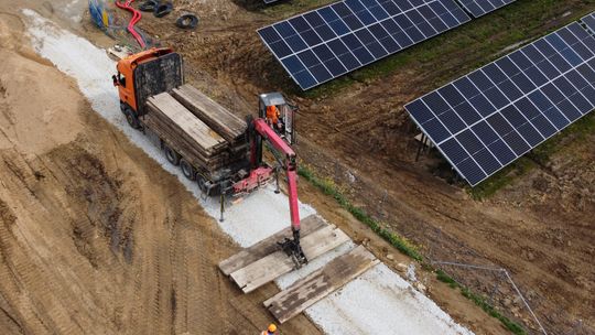 Jakie płyty najlepiej sprawdzą się na drogach tymczasowych na placu budowy?