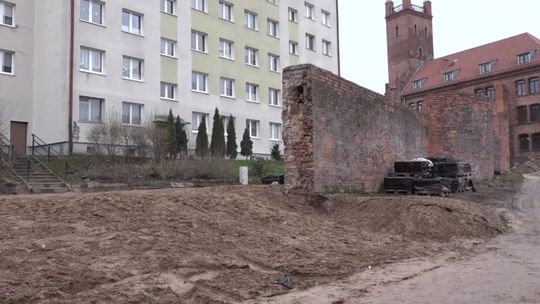 Jest plac, będzie baszta