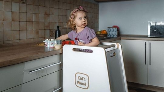 Kitchen helper – jakie są główne zalety produktu Kids-Wood?
