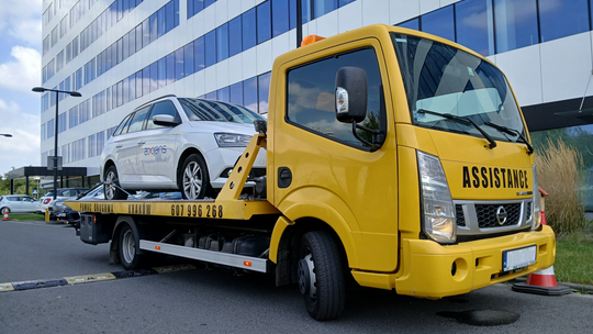 Kolizja na drodze – co robić krok po kroku? Praktyczny poradnik dla kierowców