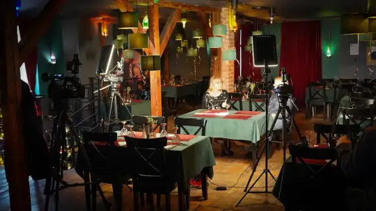 Magia słowa i dźwięku 🎭📚🎶 Spotkanie w restauracji Hokus Pokus