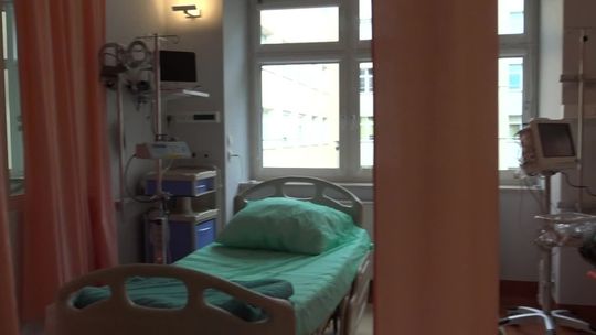 Mniej oddziałów izolacyjnych