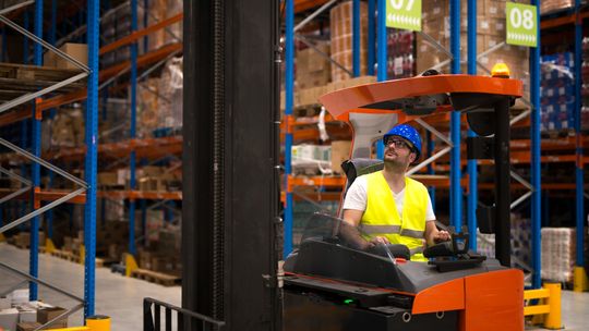 Najczęstsze błędy popełniane przez operatorów wózków widłowych