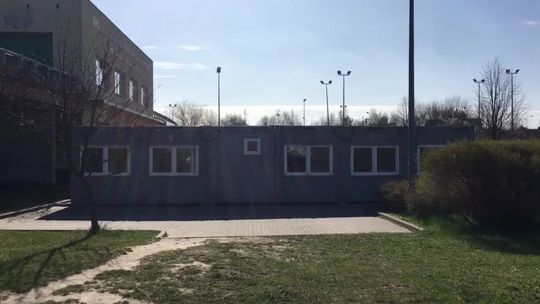 Namioty odizolują chorych