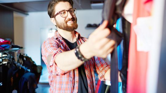 Nie potrzebujesz dużej szafy, by dobrze wyglądać! Tajniki mody w stylu basic