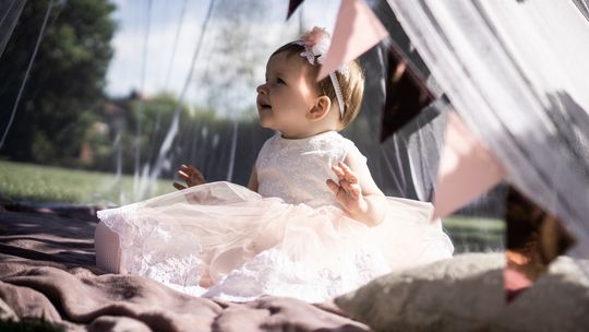 Niezwykłe stroje na chrzest dla dziecka