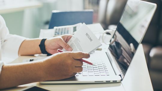 Nowa praca - nowe środowisko. Jak się w nim odnaleźć?