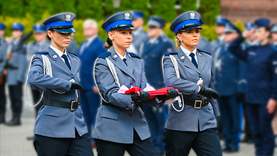 ŚWIĘTO POLICJI w Słupsku! - Medale, Awanse i Festyn