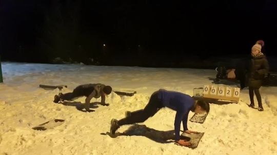 Padnij, powstań dla Chmiela