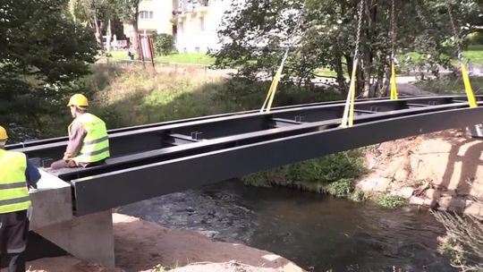 Pierwsza kładka już jest