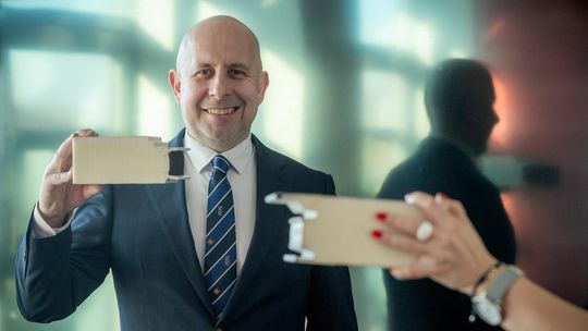 Płyta warstwowa a tradycyjne technologie budowlane – dlaczego inwestorzy coraz częściej wybierają rozwiązania SteelProfil