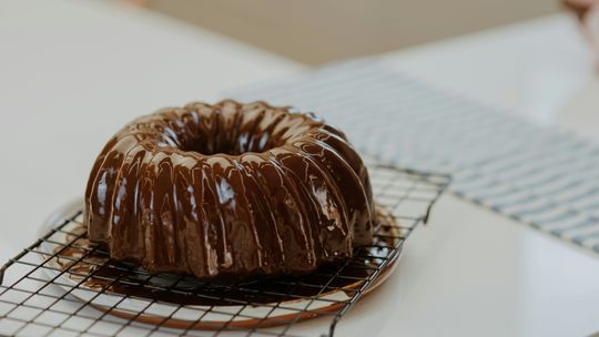 Polewa czekoladowa na bazie kakao czy czekolady? Co wybrać?