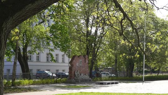 Pomnik przestanie niszczeć