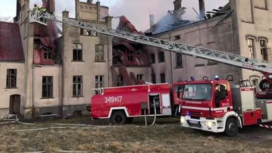 Pożary w dwóch pałacach