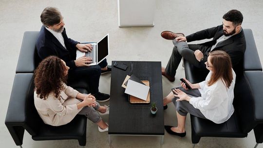 Profesjonalne eventy dla firm warszawa – jak dopasować przestrzeń do celów biznesowych?