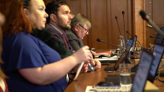 Radni już stacjonarnie