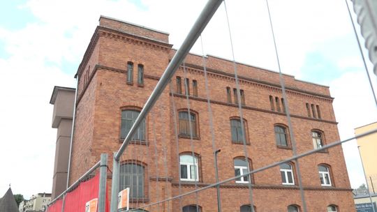 Remontują zabytkowy spichlerz