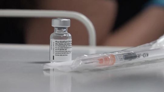 Seniorzy się szczepią