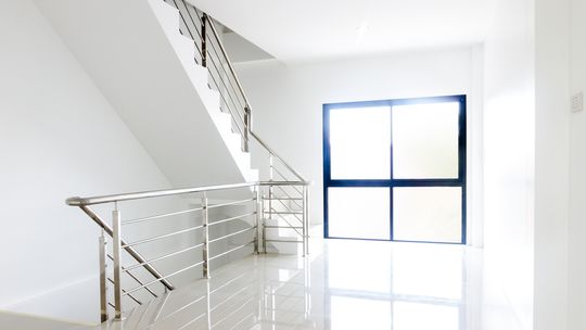 Solidne Mocowanie Balustrad: Krok po Kroku