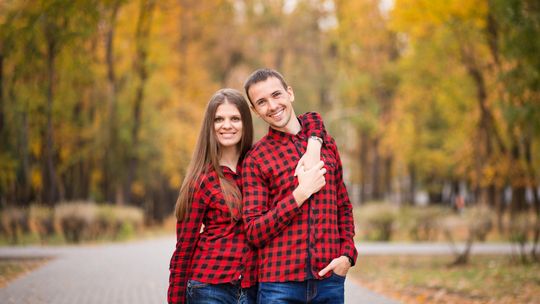 Spersonalizowane ubrania dla par – czy cieszą się popularnością?