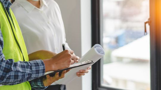 Sprawdź, dlaczego zbiorniki na deszczówkę są niezbędne, jeśli chcesz mieć zielone i kwitnące rośliny w swoim ogrodzie!