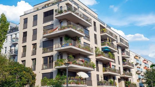 Sprzedaż mieszkań w Słupsku z rynku pierwotnego. Jak kupić nieruchomość krok po kroku?