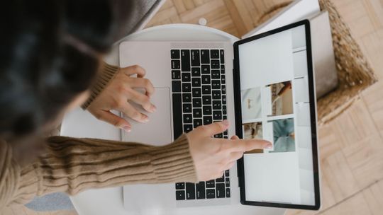 Strona internetowa dla lokalnej firmy w 2026 roku – jakie funkcje są niezbędne?