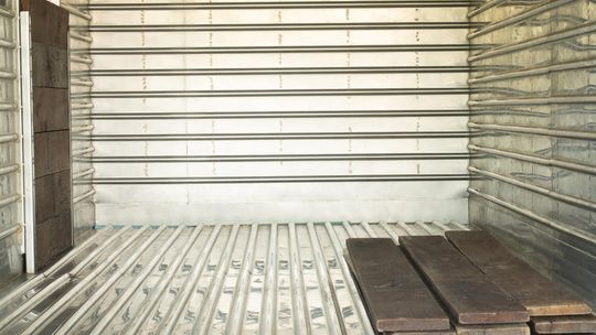 Suszarnie przemysłowe – co warto wiedzieć przed zakupem?