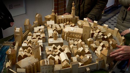 🎄♻️ Świąteczna Ekologia, Sztuka i Głos Młodych w Słupsku! 🎄♻️ Świąteczna Ekologia, Sztuka i Głos Młodych w Słupsku!