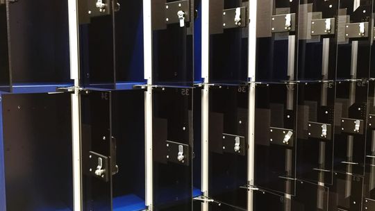 Szafa rack stojąca ? charakterystyka i zastosowanie