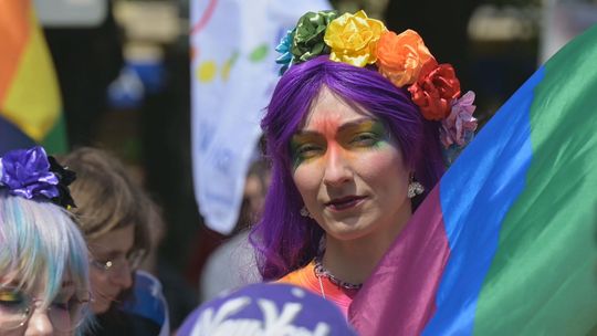 Tęczowa manifestacja