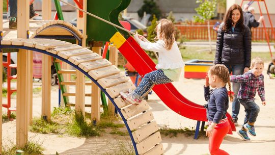 Trampolina ziemna- królowa placu zabaw