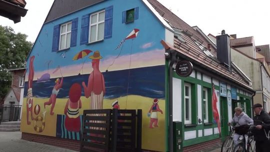 Ustka muralami malowana
