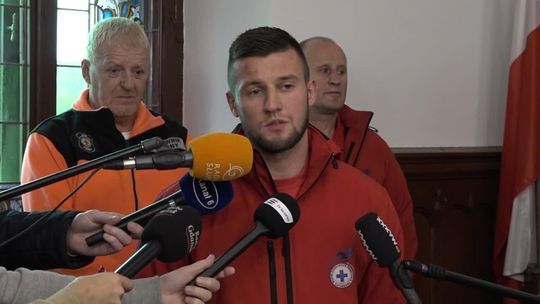 Wodniacy pomogli na jezdni