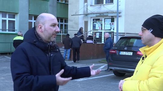 Wolontariusze pomagają pacjentom