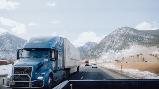 Wymiary tirów i naczep - kluczowe informacje dla branży transportowej