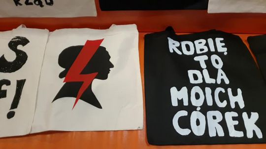 Z transparentów na torby